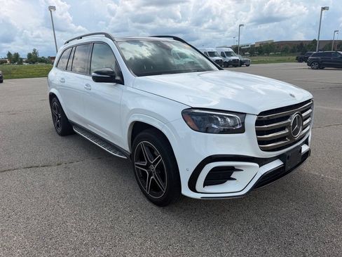 Used 2024 Mercedes-Benz GLS 450 4MATIC image 3
