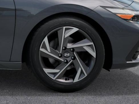 New 2025 Hyundai Elantra SEL image 13
