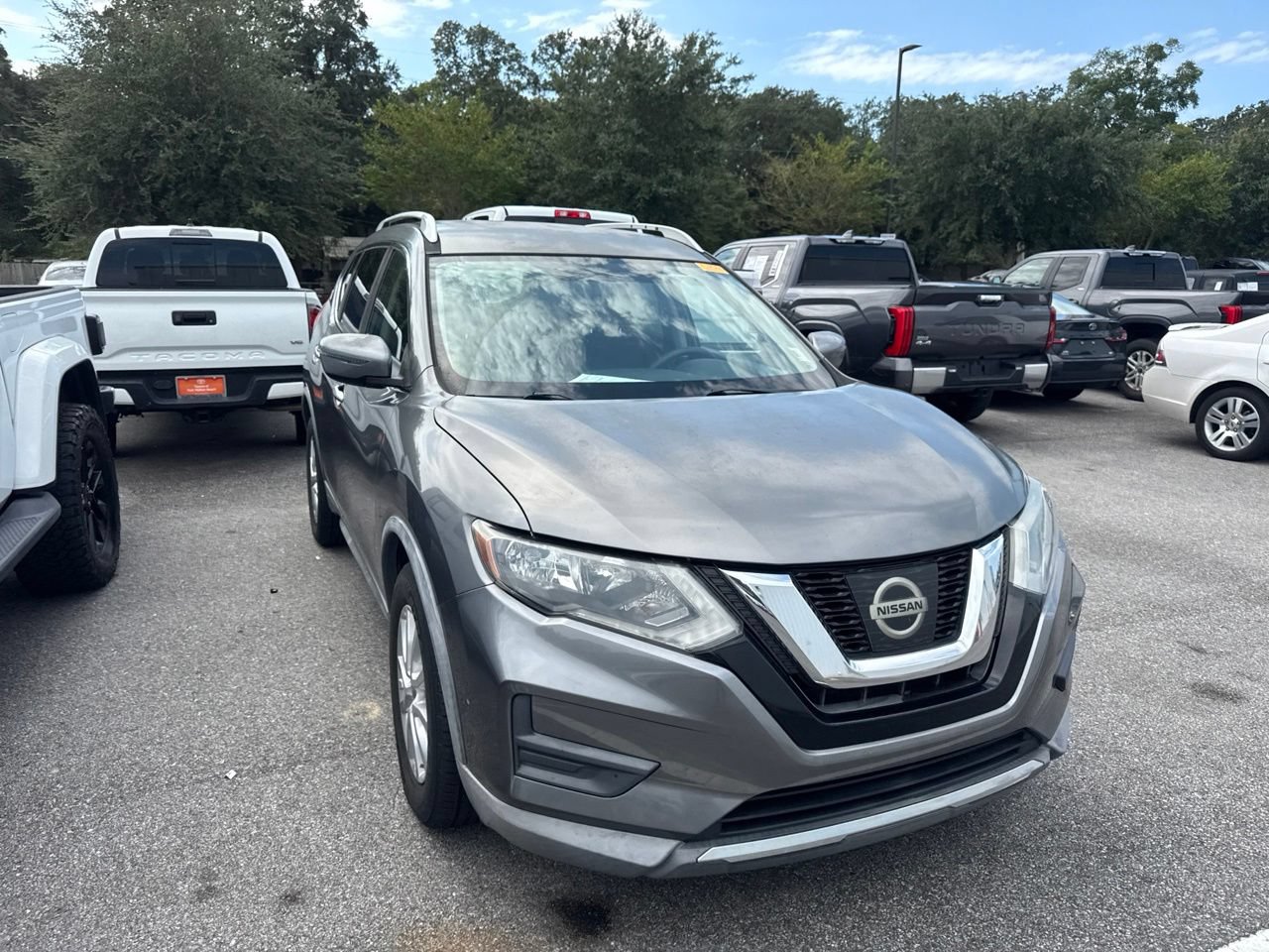 Used 2017 Nissan Rogue SV FWD image 3