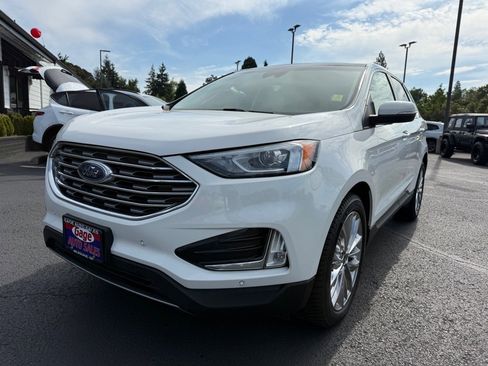 Used 2021 Ford Edge Titanium w/ Class II Trailer Tow Package image 2