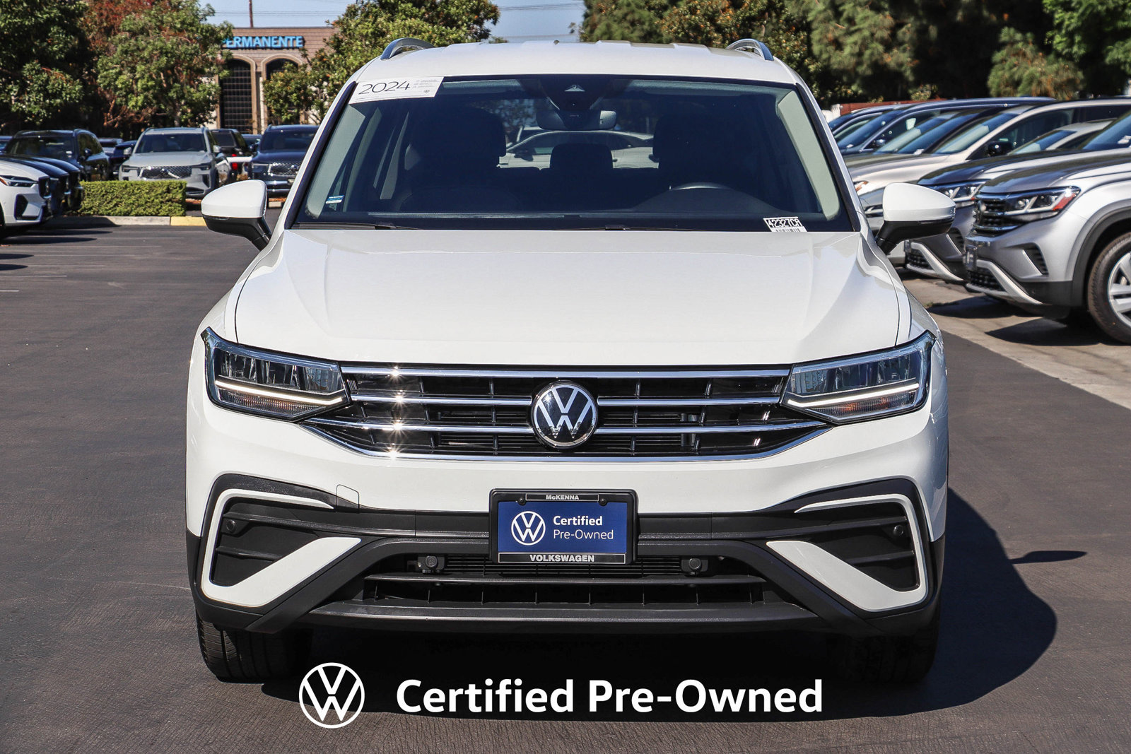 Used 2024 Volkswagen Tiguan SE AWD/4WD image 3