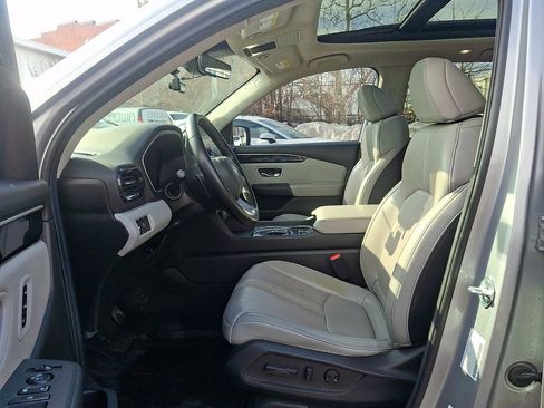 Used 2025 Honda Pilot Touring image 14