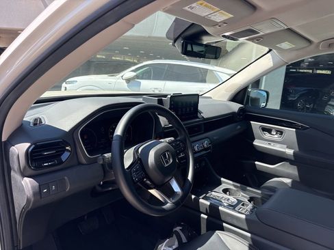 Used 2025 Honda Pilot EX-L image 12