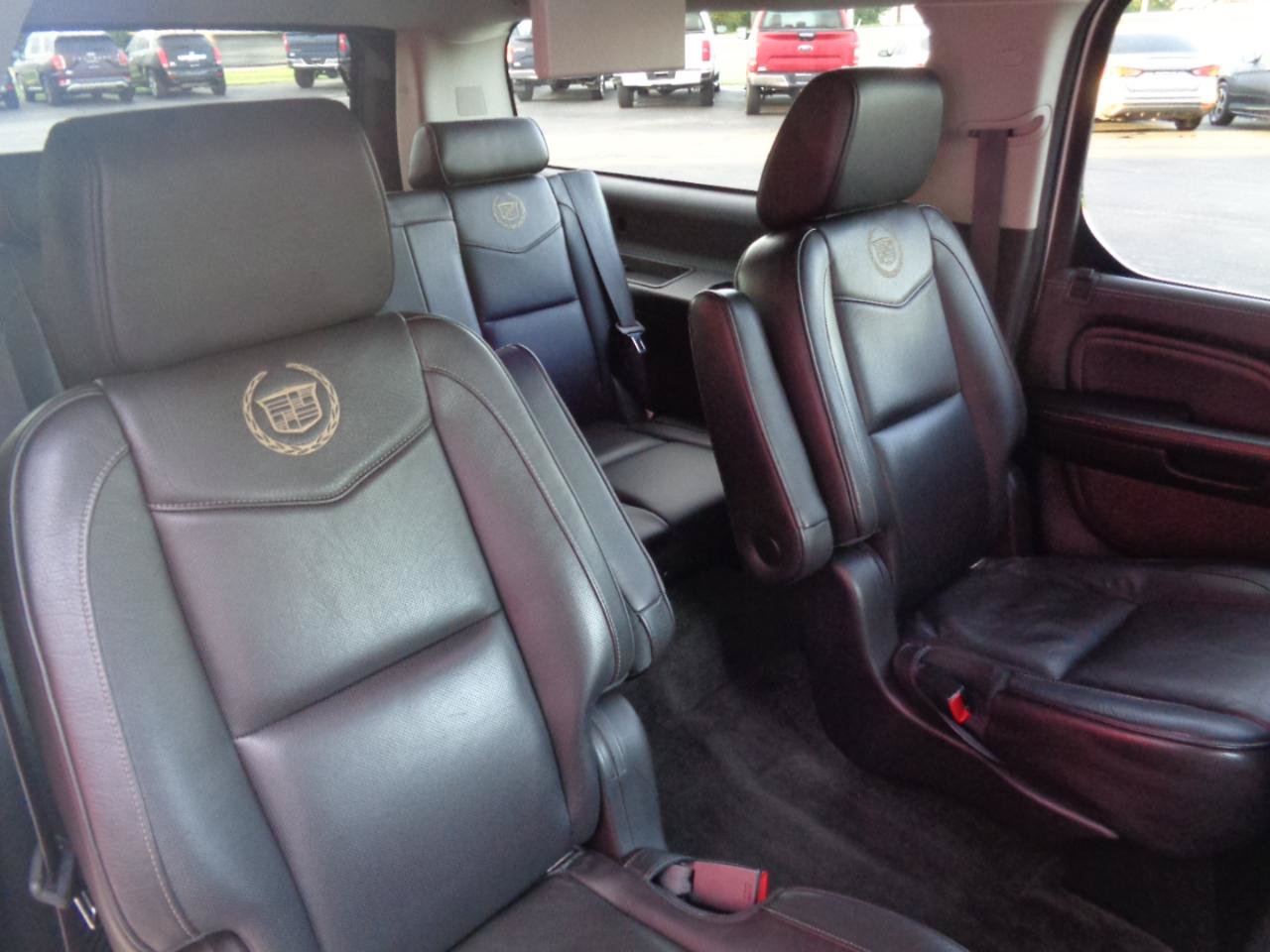 Used 2013 Cadillac Escalade ESV Platinum AWD/4WD image 17