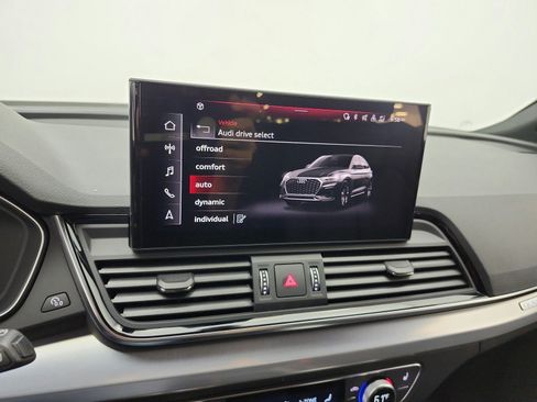 Used 2023 Audi Q5 2.0T Premium Plus w/ Premium Plus Package AWD/4WD image 9