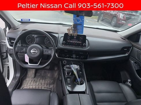 Used 2022 Nissan Rogue SV w/ SV Premium Package image 17