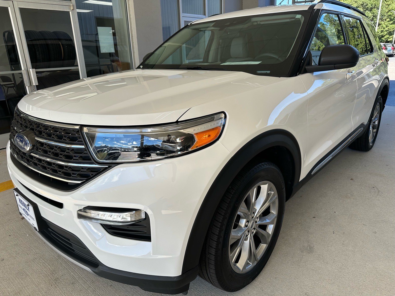 Certified 2023 Ford Explorer XLT w/ Equipment Group 202A AWD/4WD image 3