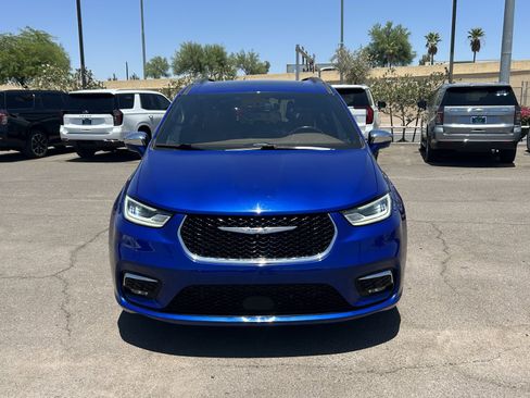 Used 2021 Chrysler Pacifica Limited w/ Premium & Safety Sphere Group FWD image 8