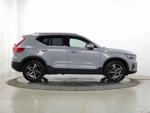 Certified 2025 Volvo XC40 B5 Core image 14