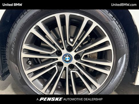 Used 2019 BMW 530e w/ Premium Package image 2