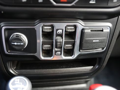 Used 2021 Jeep Wrangler Unlimited Sport image 26