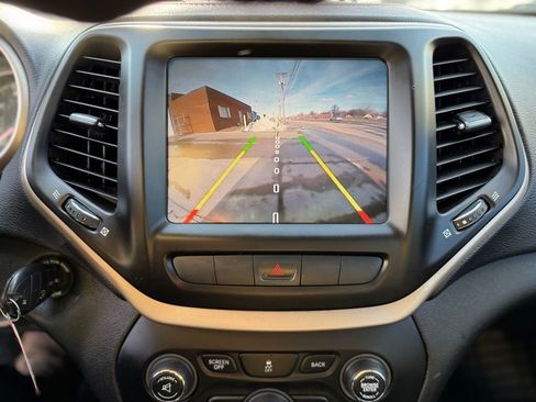 Used 2014 Jeep Cherokee Altitude w/ Cold Weather Group image 35