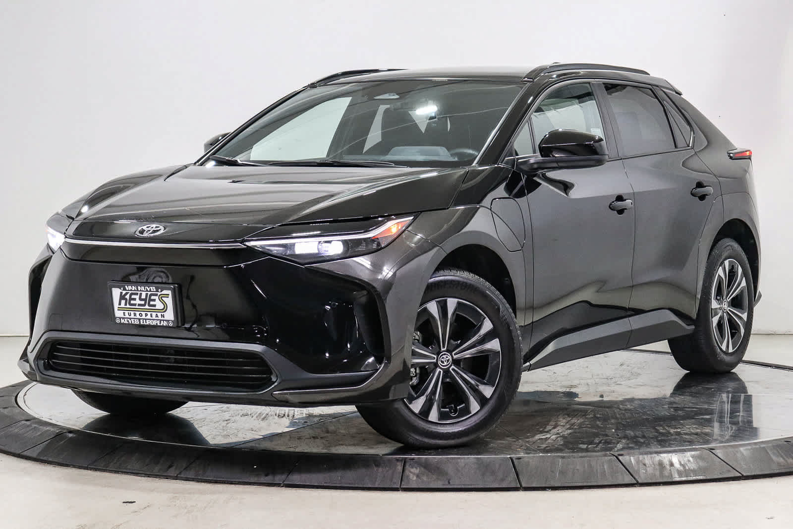 Used 2024 Toyota bZ4X FWD w/ Weather Package image 1