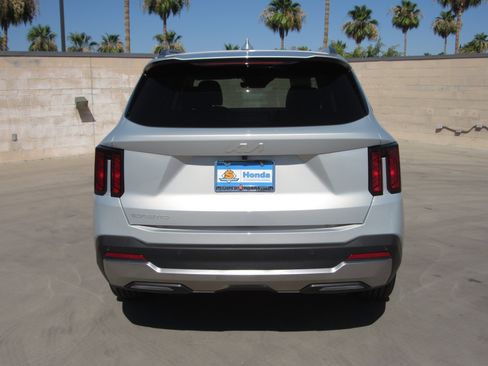 Used 2026 Kia Sorento EX w/ EX Premium Package FWD image 7