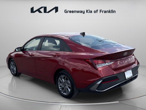 Used 2024 Hyundai Elantra SEL FWD image 5