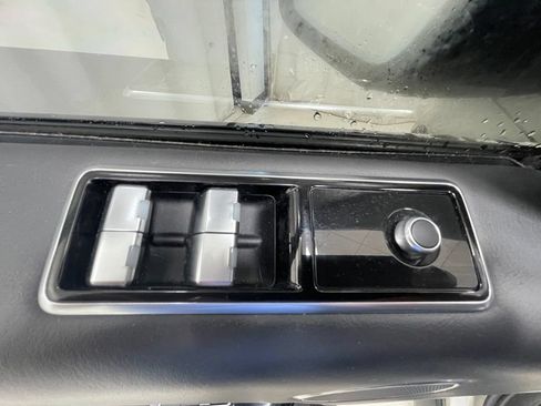 Used 2019 Land Rover Range Rover Sport Supercharged AWD/4WD image 15