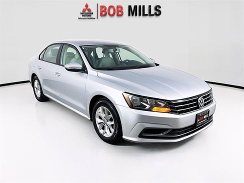 Used 2018 Volkswagen Passat 2.0T S image 1