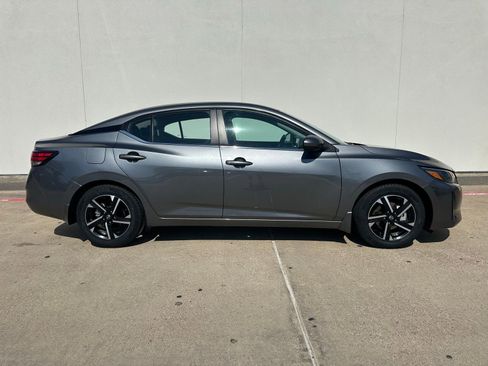 Used 2024 Nissan Sentra SV FWD image 9