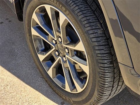 Used 2022 Jeep Grand Cherokee L Overland w/ Luxury Tech Group IV image 9