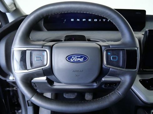 Certified 2025 Ford Expedition Active AWD/4WD image 23