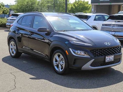 Certified 2022 Hyundai Kona SEL w/ Cargo Package AWD/4WD image 6