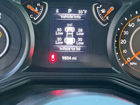 Used 2024 Jeep Gladiator Sport image 19