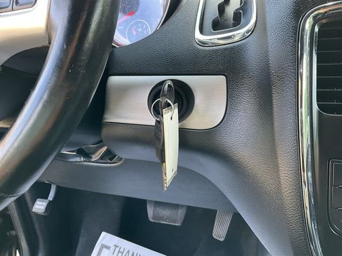 Used 2017 Dodge Grand Caravan GT FWD image 29