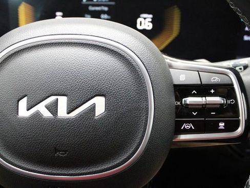 Used 2024 Kia Sorento S image 21