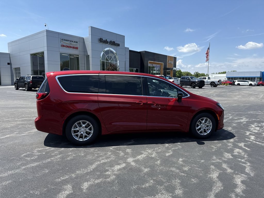 New 2027 Chrysler Pacifica Select FWD image 14