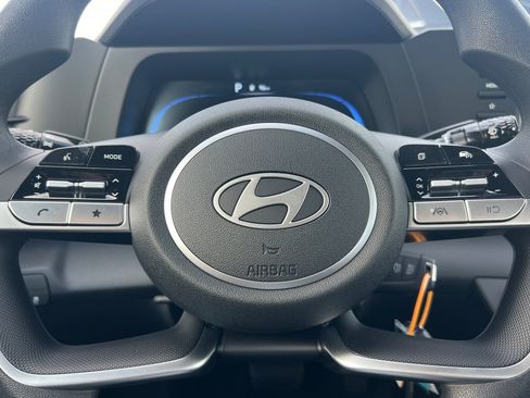 Used 2025 Hyundai Elantra SE image 27