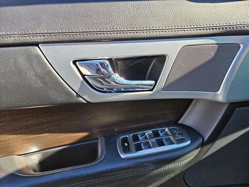 Used 2012 Jaguar XF image 7