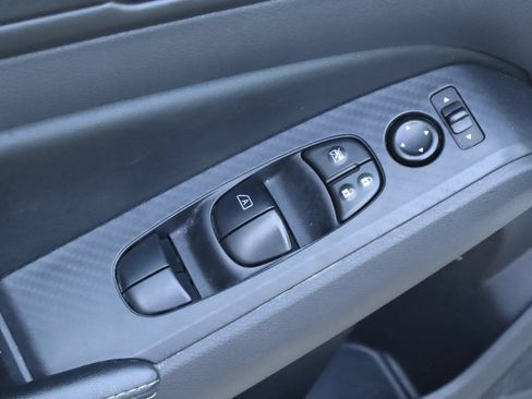 Used 2025 Nissan Altima 2.5 SV FWD image 20