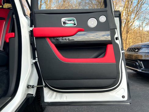 Used 2022 Rolls-Royce Cullinan Black Badge image 44