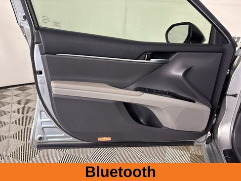 Used 2018 Toyota Camry L image 9