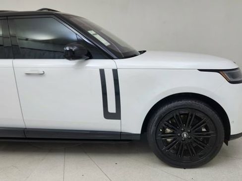 Used 2023 Land Rover Range Rover SE image 7