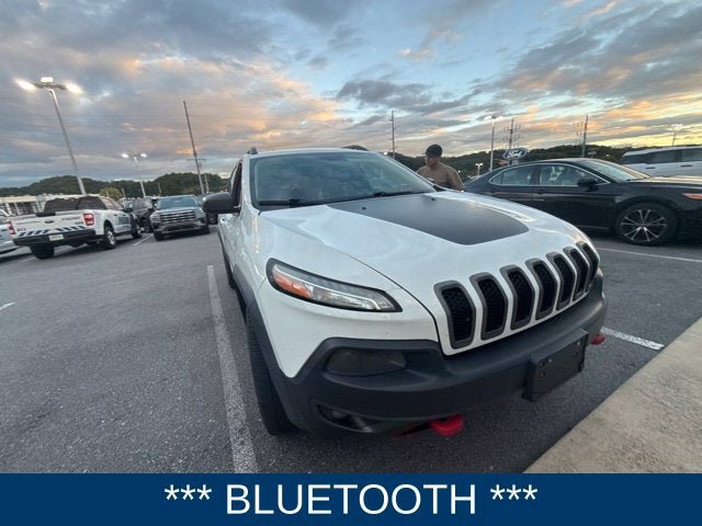 Used 2015 Jeep Cherokee Trailhawk AWD/4WD image 2