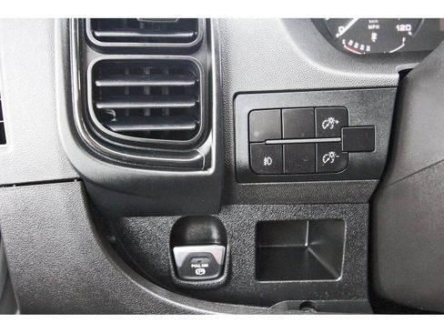 Used 2026 RAM ProMaster 2500 w/ Convenience Group FWD image 18