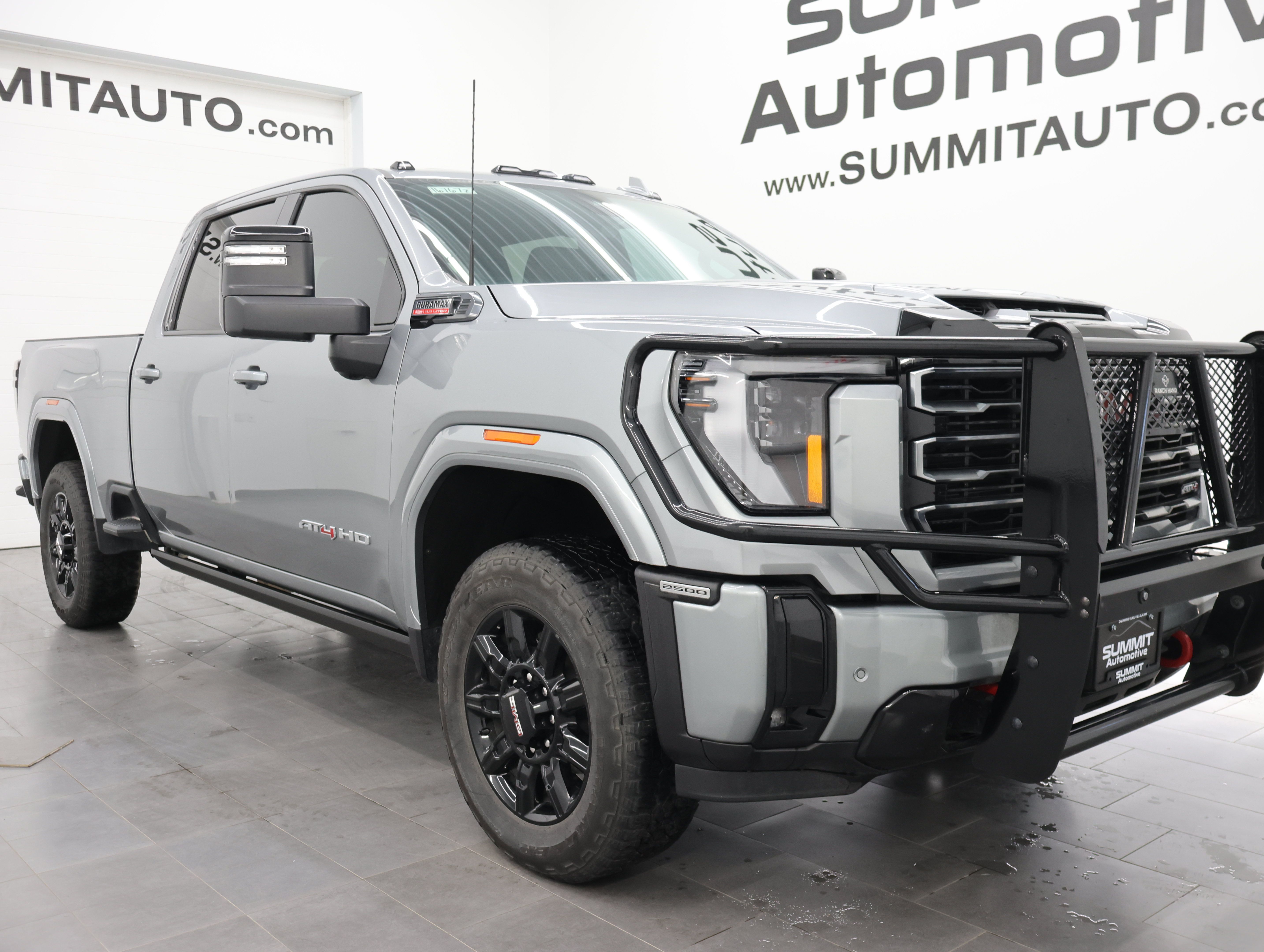 Used 2025 GMC Sierra 2500 AT4 w/ AT4 Premium Plus Package AWD/4WD image 2