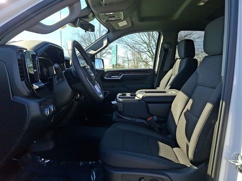 New 2026 GMC Sierra 1500 SLE w/ Preferred Package image 9