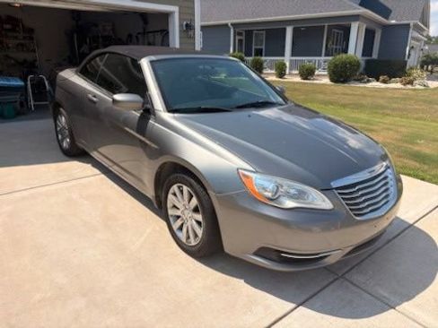 Used 2013 Chrysler 200 Touring FWD image 2