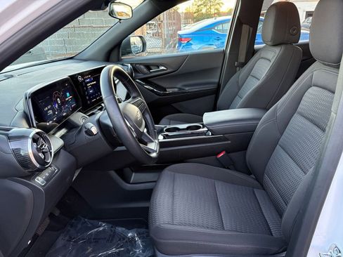 Used 2025 Chevrolet Equinox LT image 25