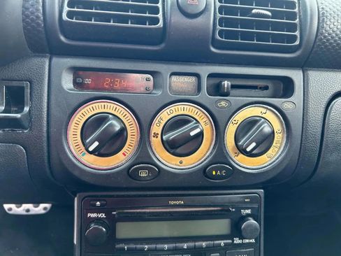 Used 2003 Toyota MR2 image 18