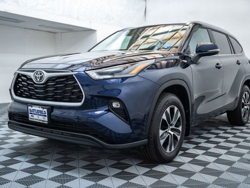 Used 2026 Toyota Highlander XLE AWD/4WD image 3