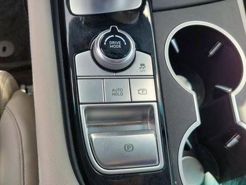 Used 2023 Genesis G70 2.0T RWD image 31