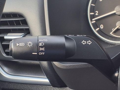 Used 2023 Nissan Rogue SV image 14