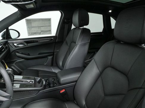 Used 2026 Porsche Macan Turbo AWD/4WD image 5