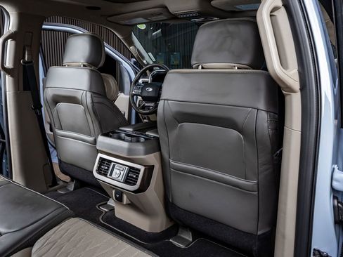 Used 2025 Ford F450 Platinum w/ Platinum Plus Package image 32