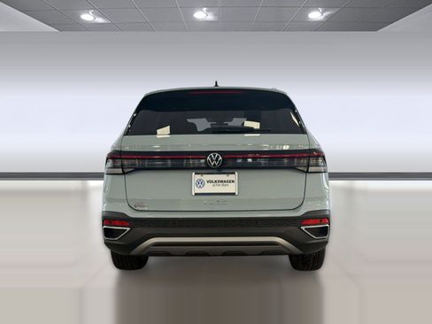 New 2026 Volkswagen Taos SE FWD image 10