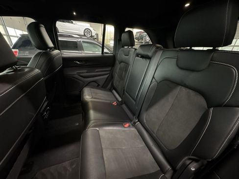 Used 2024 Jeep Grand Cherokee Altitude image 24