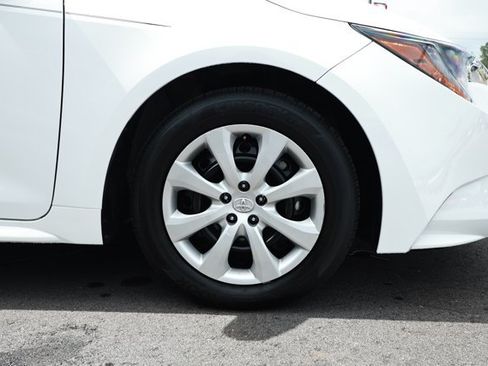 Used 2025 Toyota Corolla LE w/ Convenience Package FWD image 5